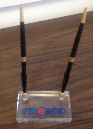 Chicago Cubs pen and pen holder desk set