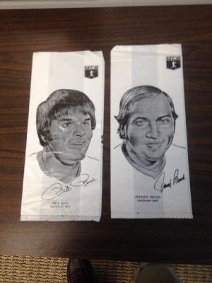 1976 Safelon Lunch Bags with Pete Rose & Catfish Hunter and Johnny Bench & Tom Seaver