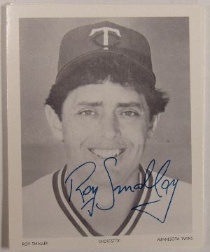 1981 Minnesota Twins Team Issued Postcards with facsimile autograph